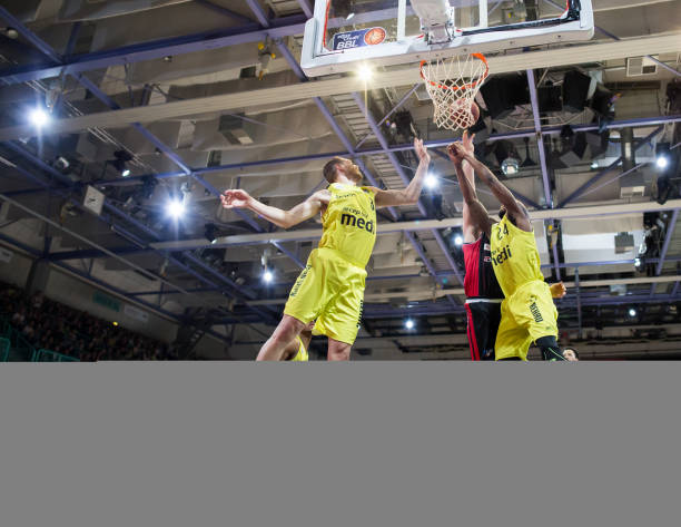 一些球迷提 一些球迷提